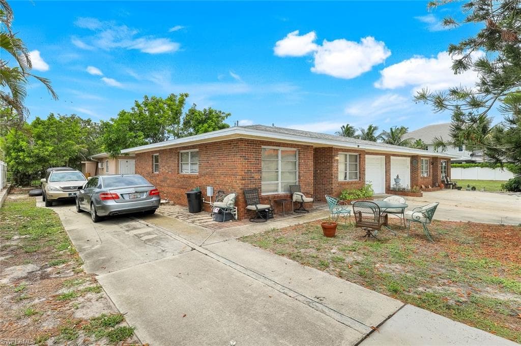 514 105th Ave N 6, Naples, FL 34108-4