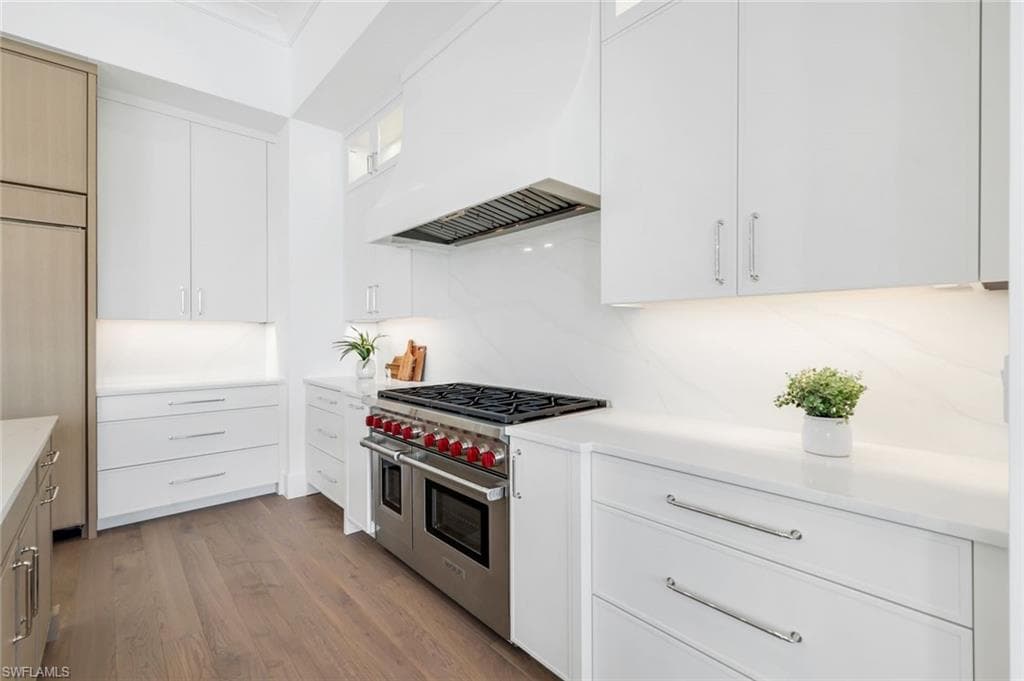 960 Iris Ct, Marco Island, FL 34145-11