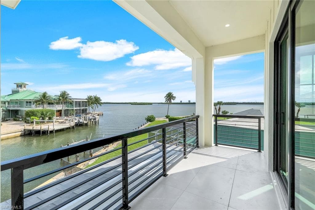 960 Iris Ct, Marco Island, FL 34145-21