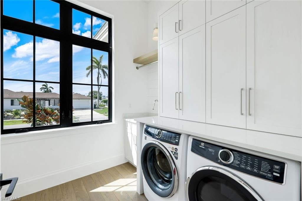 960 Iris Ct, Marco Island, FL 34145-35