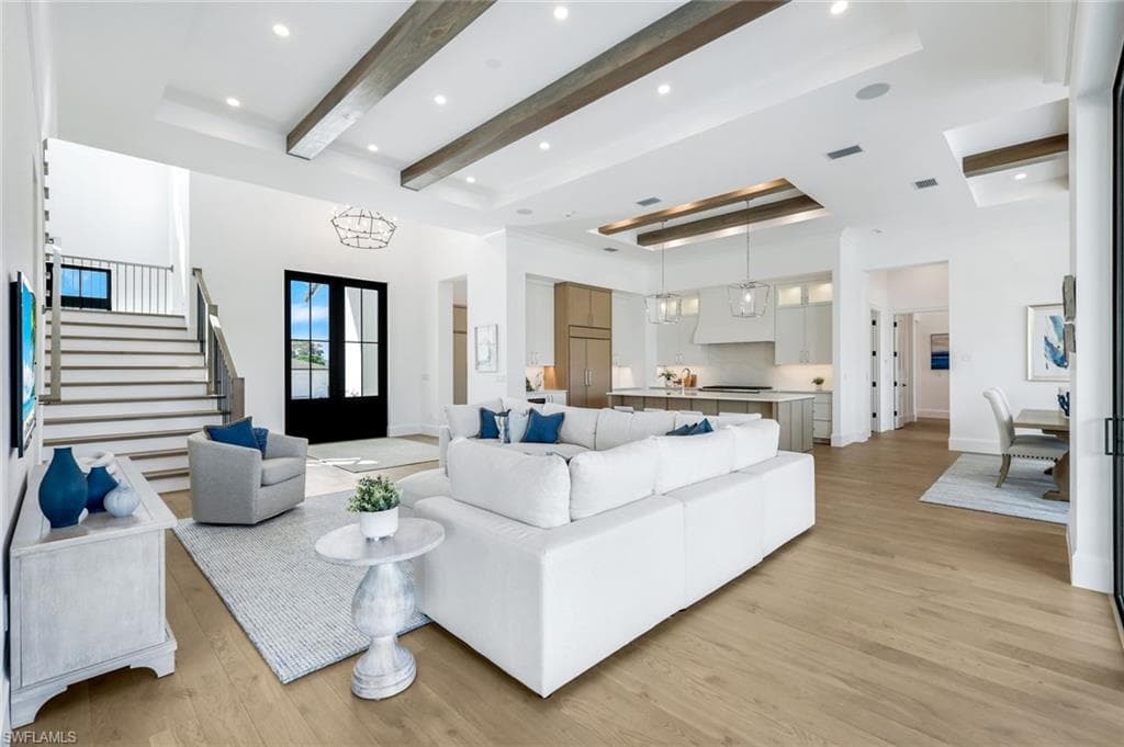 960 Iris Ct, Marco Island, FL 34145-7