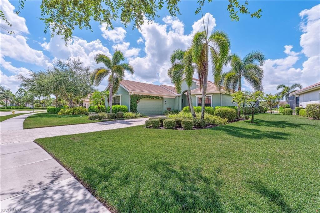 12348 Wisteria Dr, Naples, FL 34120-1