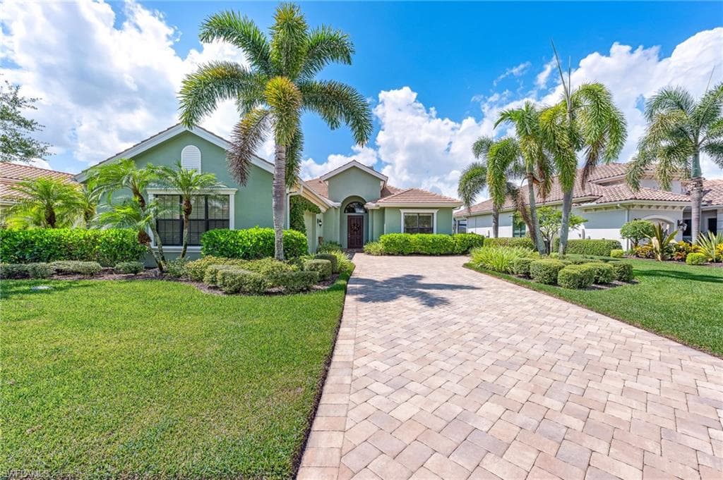 12348 Wisteria Dr, Naples, FL 34120-3