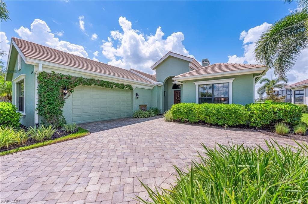 12348 Wisteria Dr, Naples, FL 34120-4