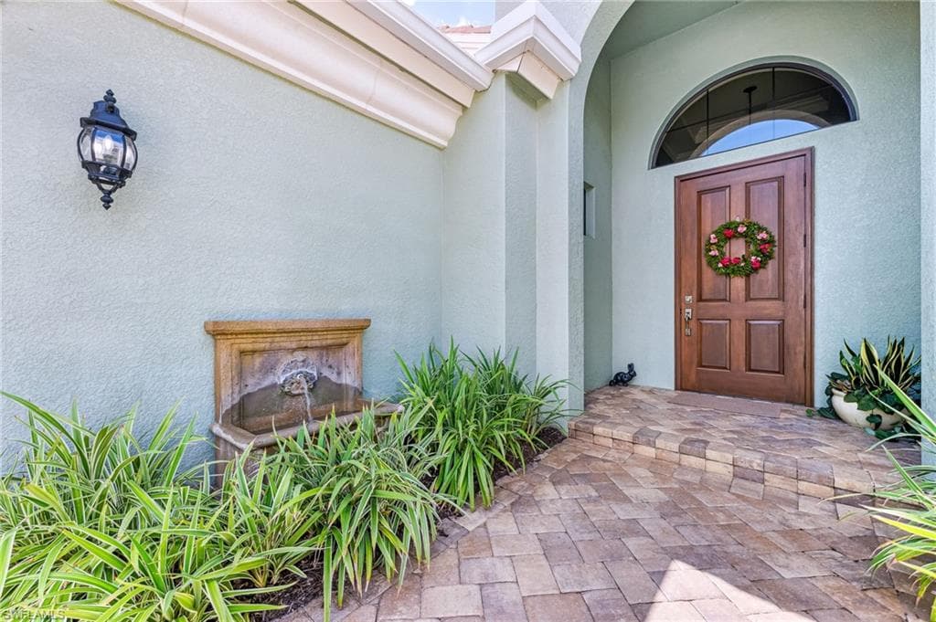 12348 Wisteria Dr, Naples, FL 34120-5