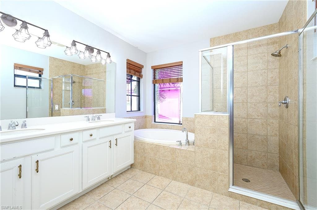 1339 Kendari Ter, Naples, FL 34113-21