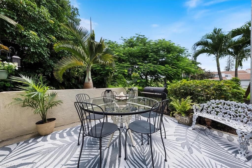 526 Bristle Cone Ln 64, Naples, FL 34113-20