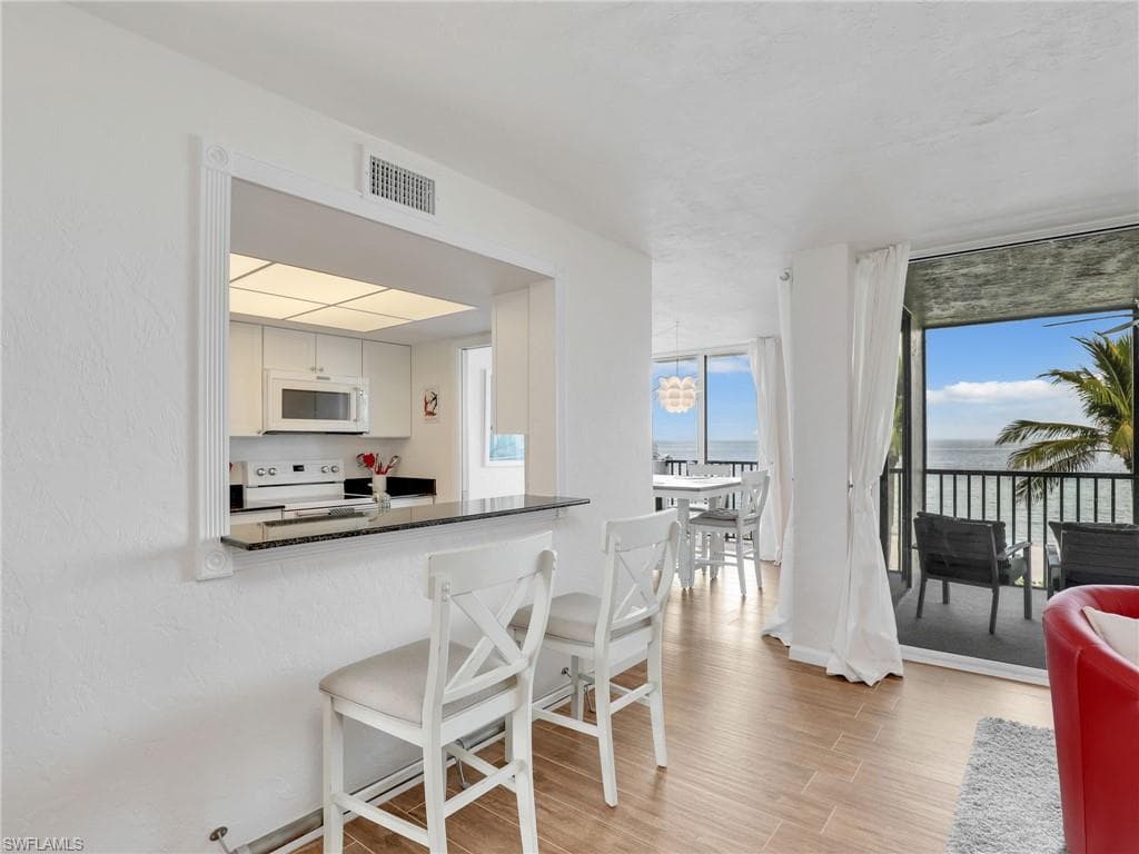 10475 Gulf Shore Dr 132, Naples, FL 34108-21