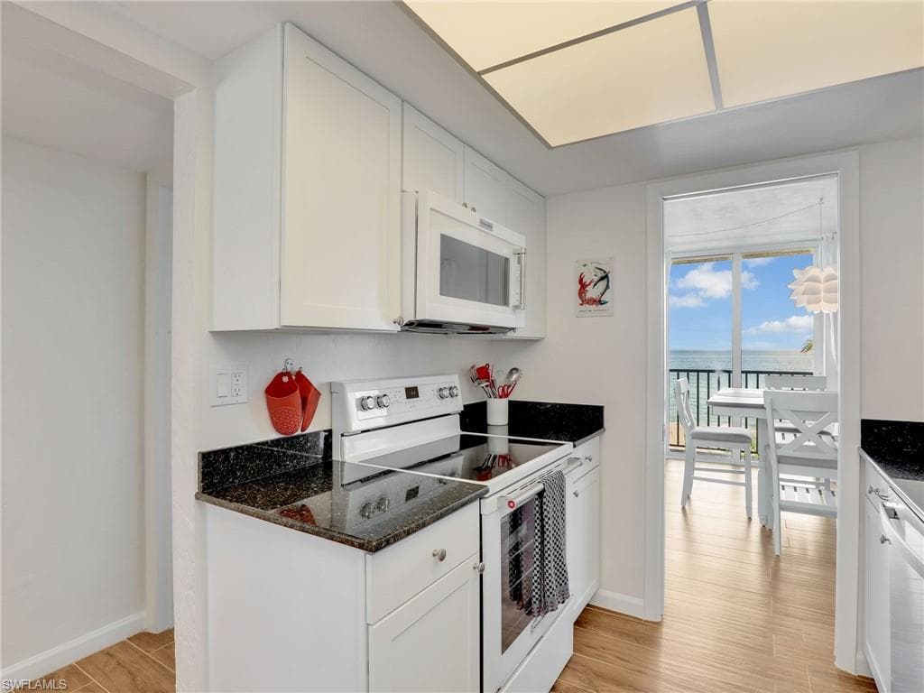 10475 Gulf Shore Dr 132, Naples, FL 34108-33