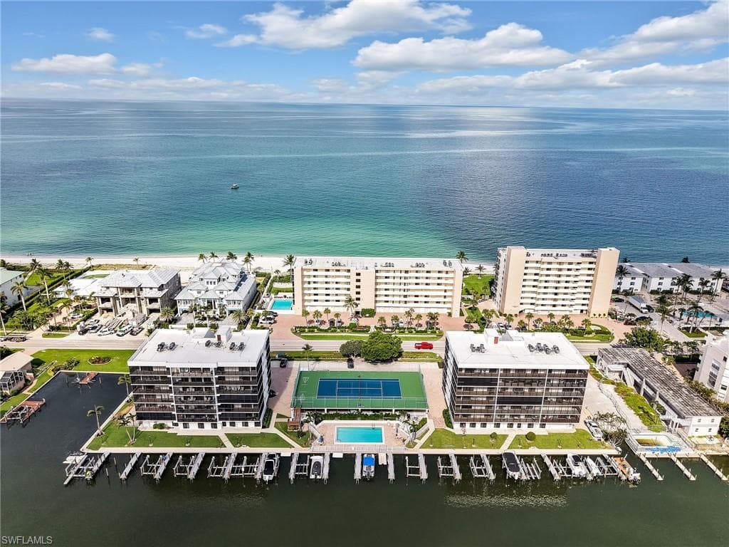 10475 Gulf Shore Dr 132, Naples, FL 34108-3