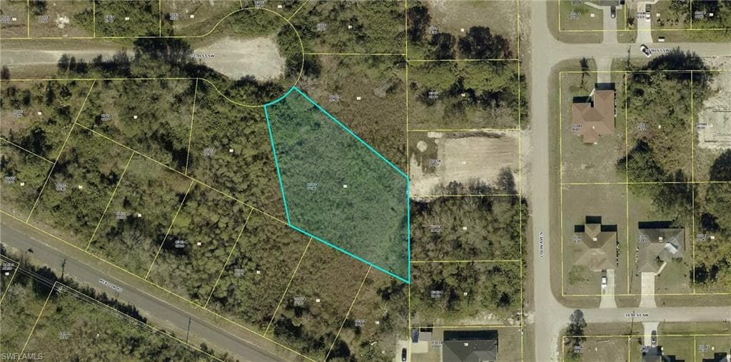 4003 37th St SW, Lehigh Acres, FL 33976-1