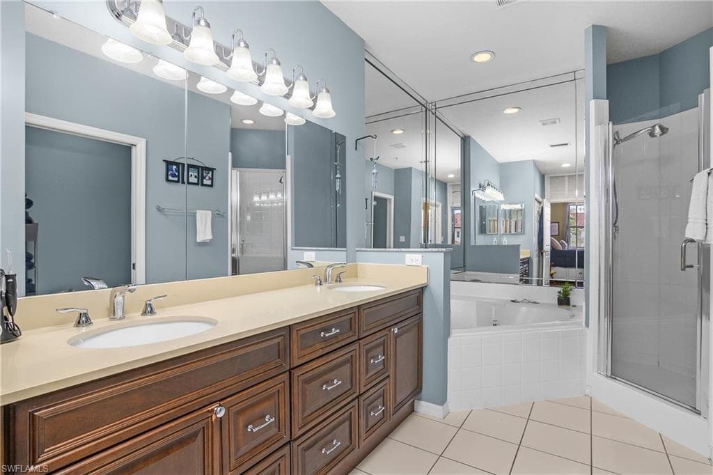 680 Lalique Cir 1205, Naples, FL 34119-14