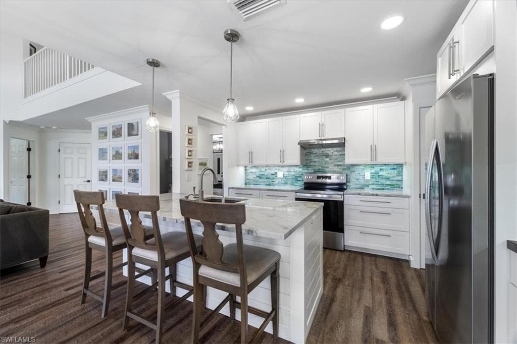 7550 Citrus Hill Ln, Naples, FL 34109-13
