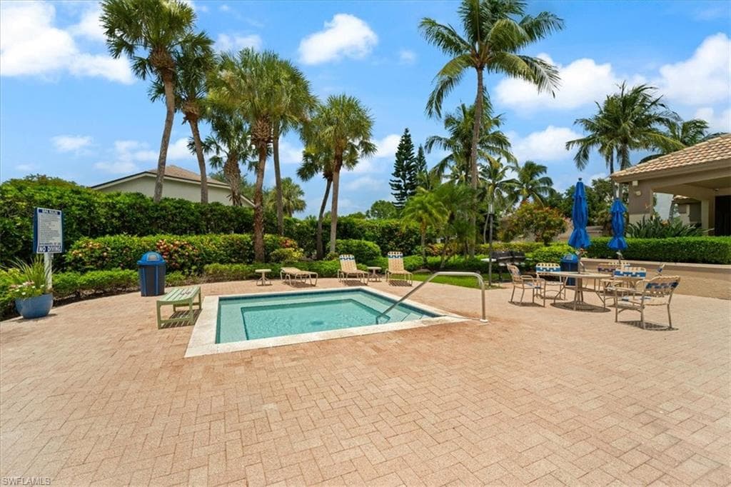 7550 Citrus Hill Ln, Naples, FL 34109-37