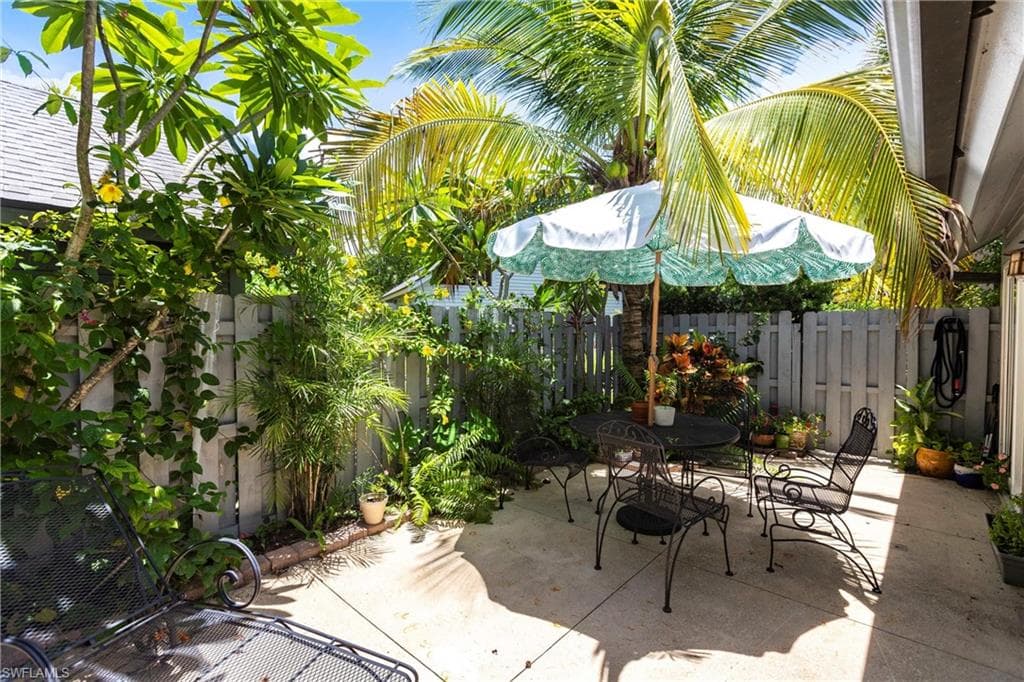 1323 Solana Rd K2, Naples, FL 34103-29