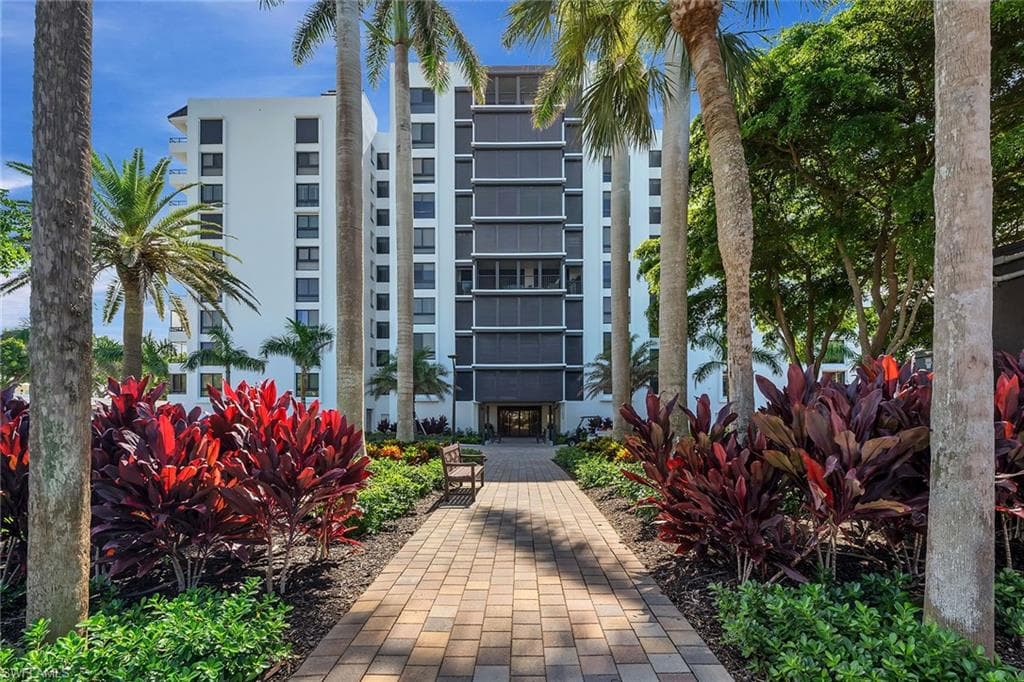 2400 Gulf Shore Blvd N 502, Naples, FL 34103-3