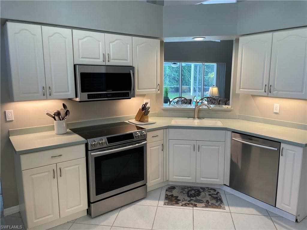 157 Saint James Way, Naples, FL 34104-10