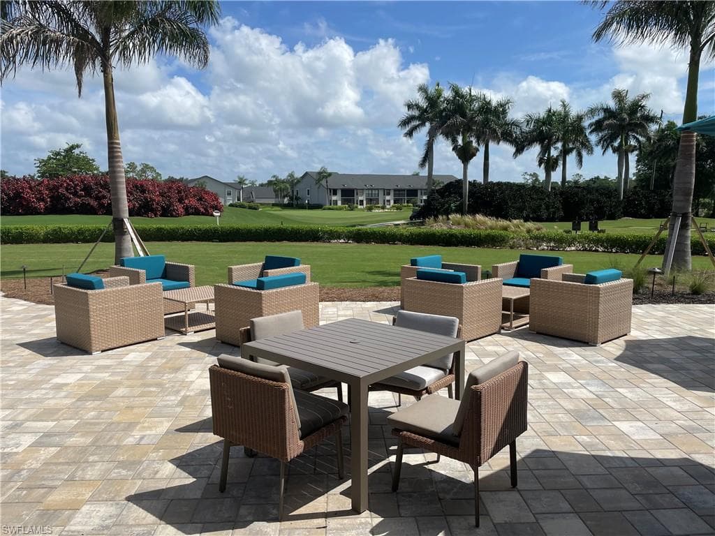 157 Saint James Way, Naples, FL 34104-30