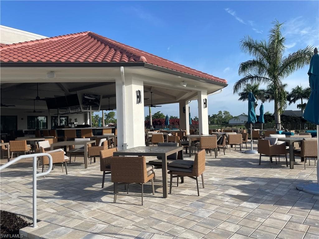 157 Saint James Way, Naples, FL 34104-34