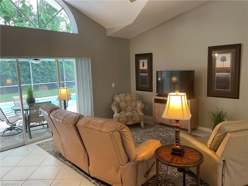 157 Saint James Way, Naples, FL 34104-7