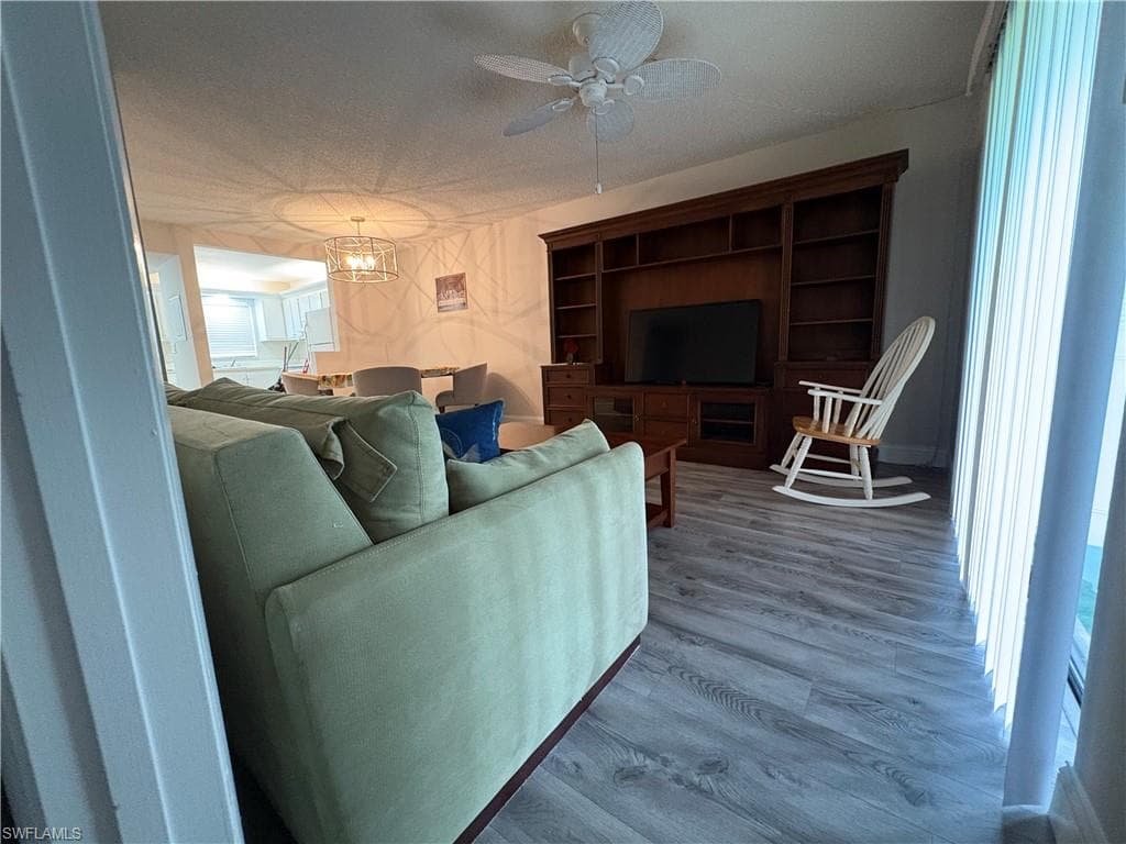4346 27th Ct SW 102, Naples, FL 34116-4