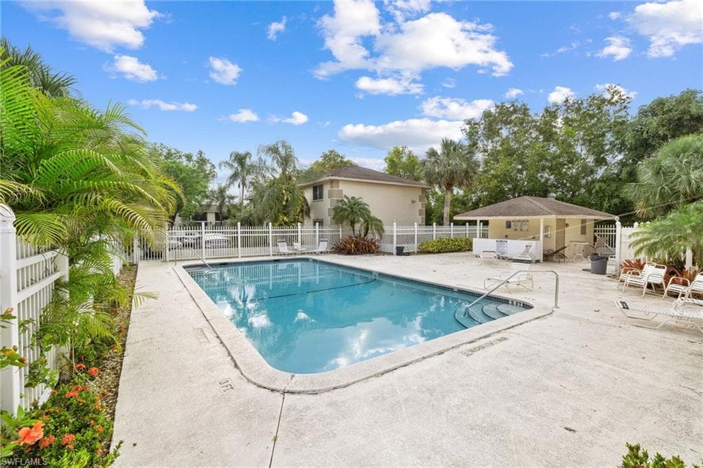 5406 16th Pl SW E4, Naples, FL 34116-8