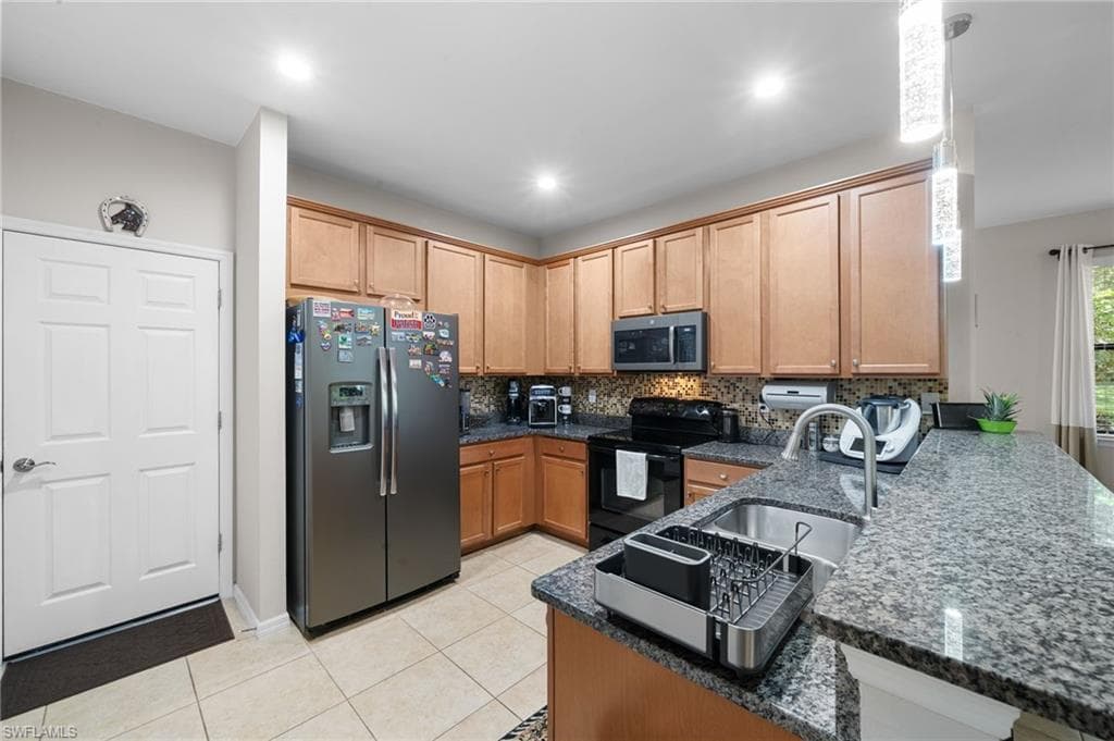 15013 Summit Place Cir, Naples, FL 34119-16