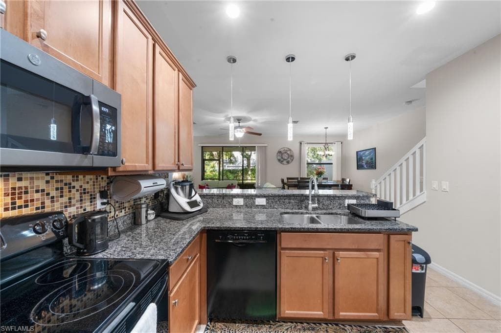 15013 Summit Place Cir, Naples, FL 34119-18