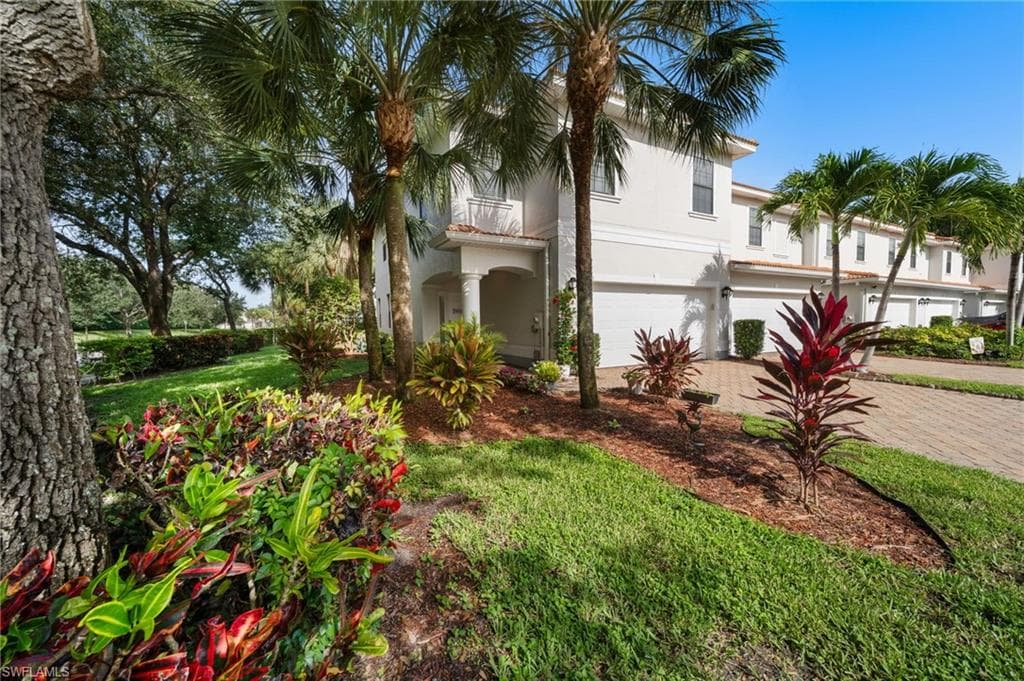 15013 Summit Place Cir, Naples, FL 34119-2