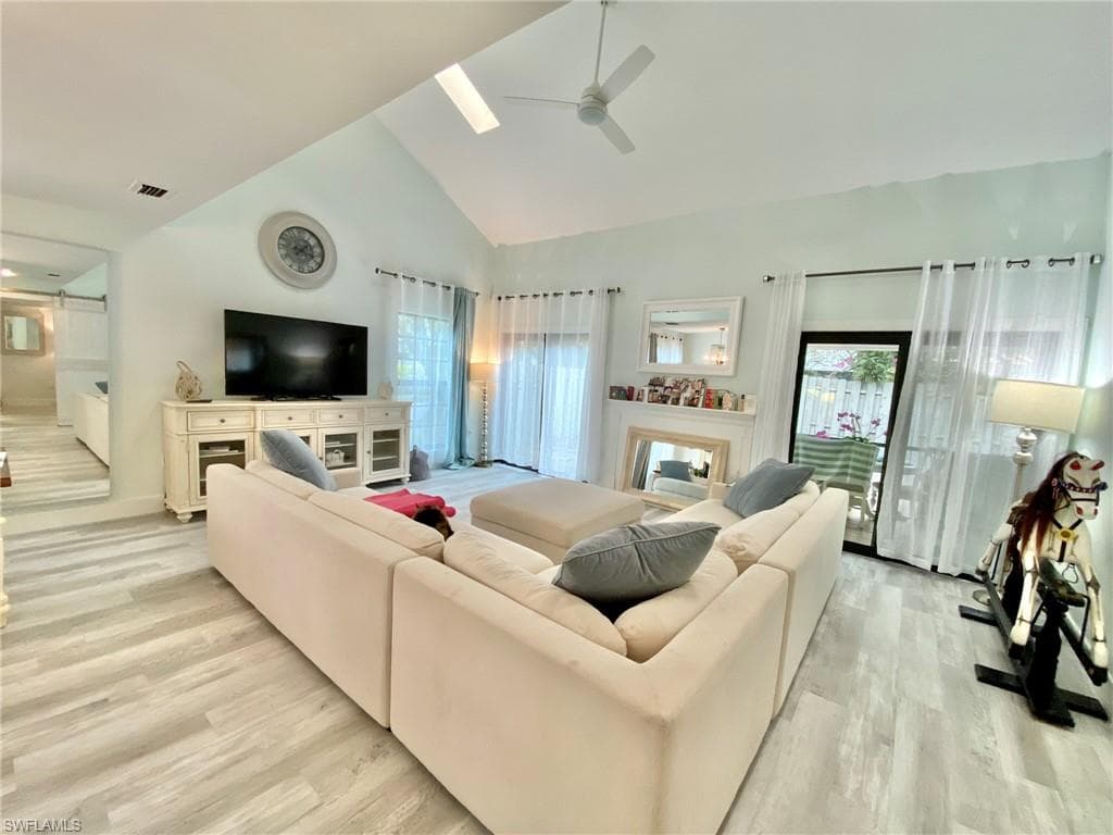 871 Meadowland Dr F, Naples, FL 34108-9