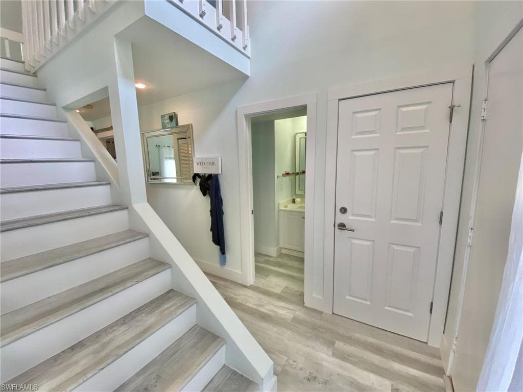 871 Meadowland Dr F, Naples, FL 34108-34