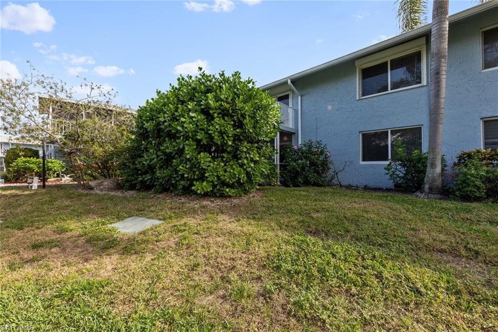 256 Palm Dr 6, Naples, FL 34112-23