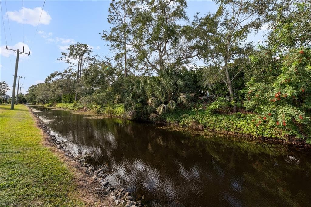 256 Palm Dr 6, Naples, FL 34112-25