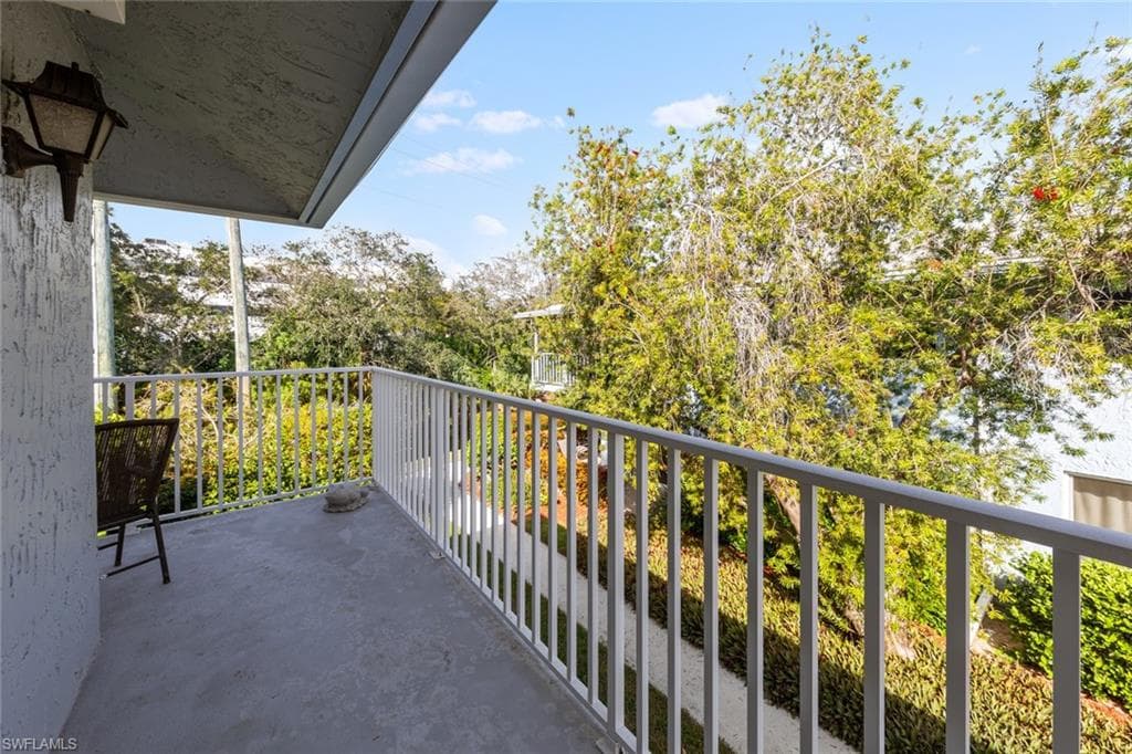 256 Palm Dr 6, Naples, FL 34112-30