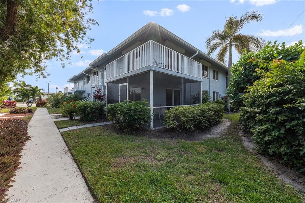 256 Palm Dr 6, Naples, FL 34112-3