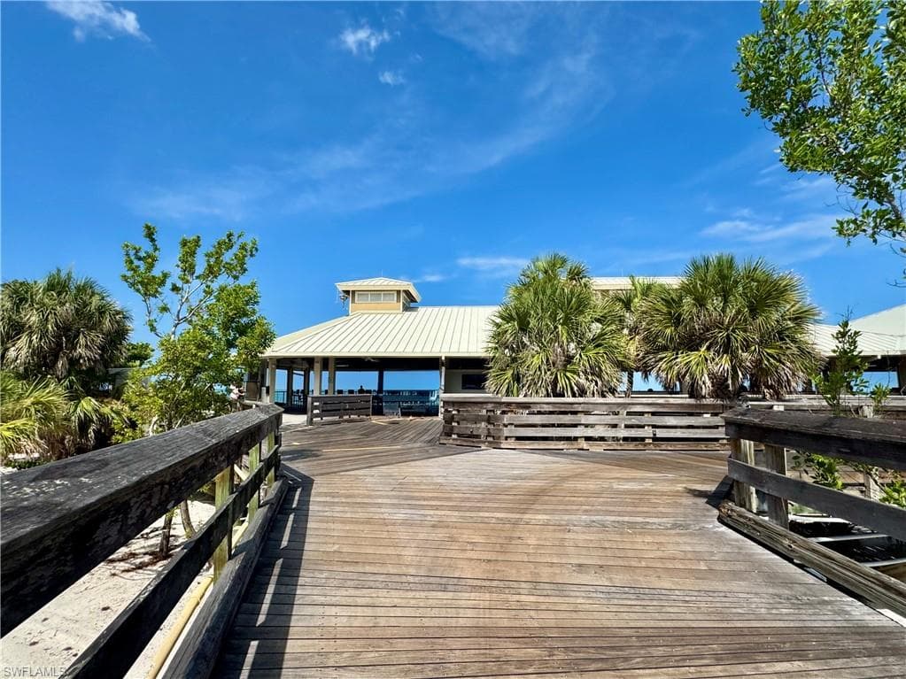 808 Whimbrel Ct, Naples, FL 34108-9