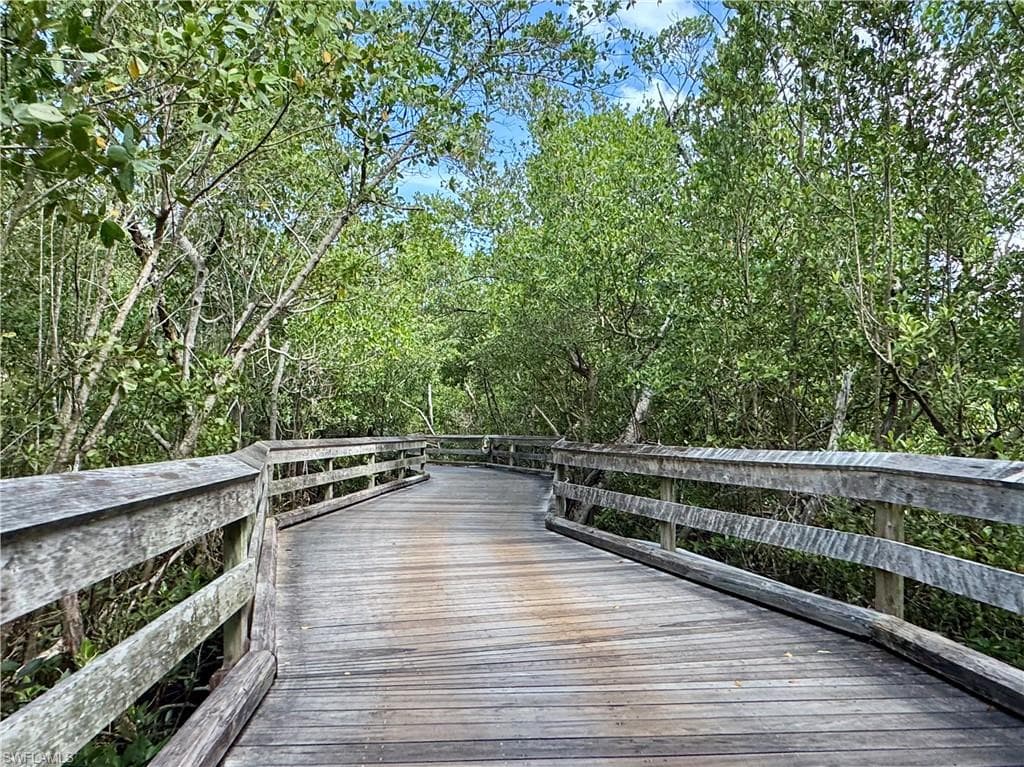 808 Whimbrel Ct, Naples, FL 34108-8