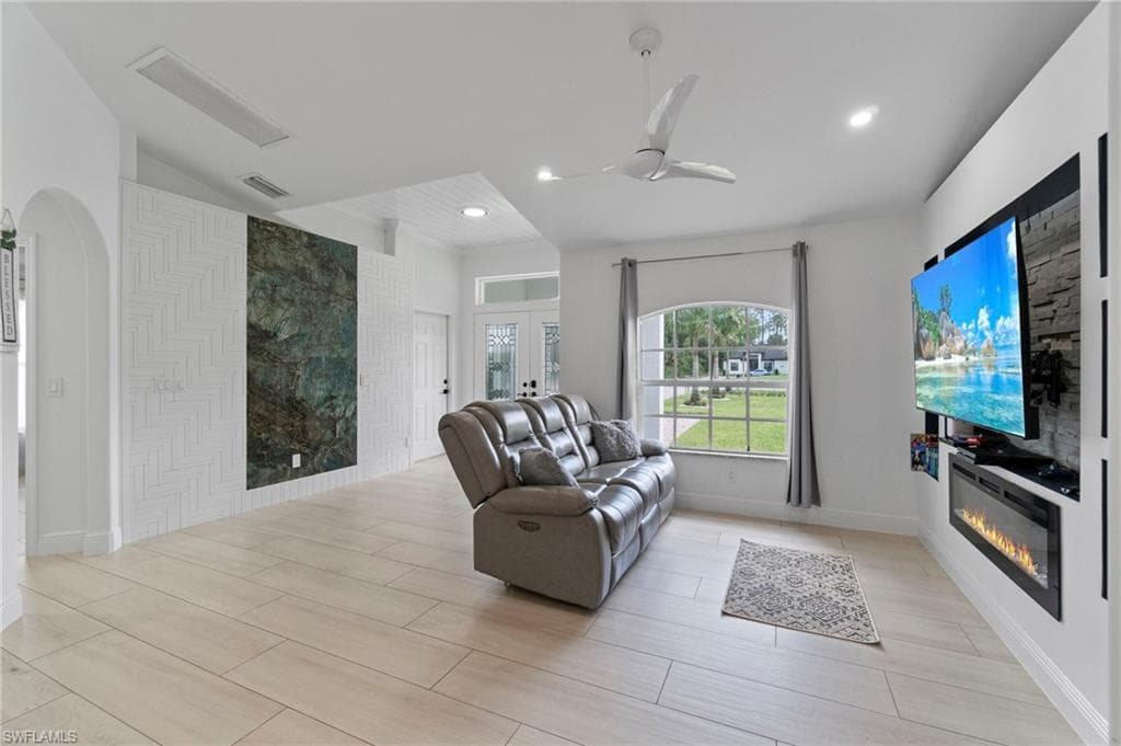 3811 2nd Ave SE, Naples, FL 34117-12
