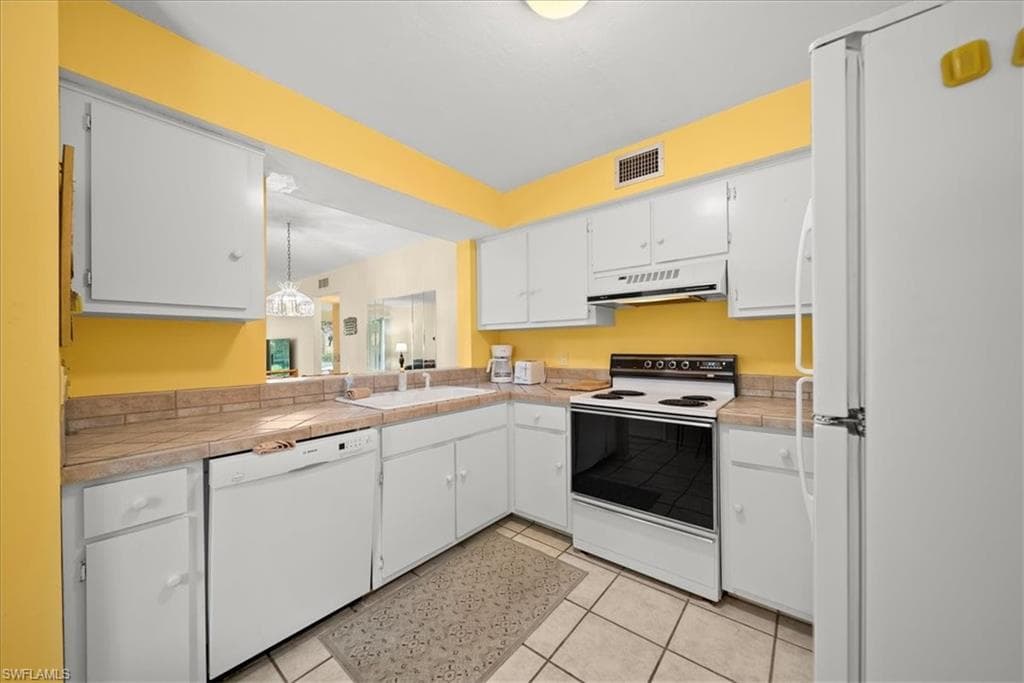 1001 Foxfire Ln 102, Naples, FL 34104-9