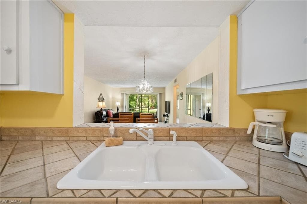 1001 Foxfire Ln 102, Naples, FL 34104-10