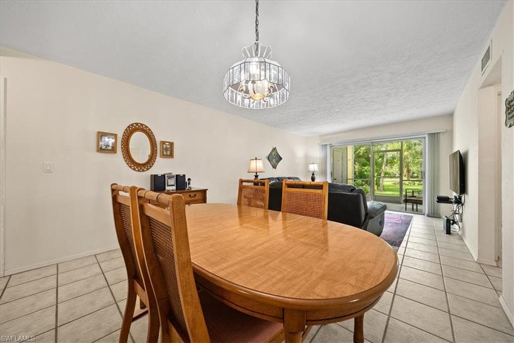 1001 Foxfire Ln 102, Naples, FL 34104-12