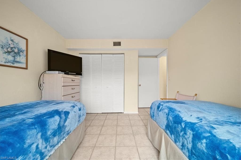 1001 Foxfire Ln 102, Naples, FL 34104-23
