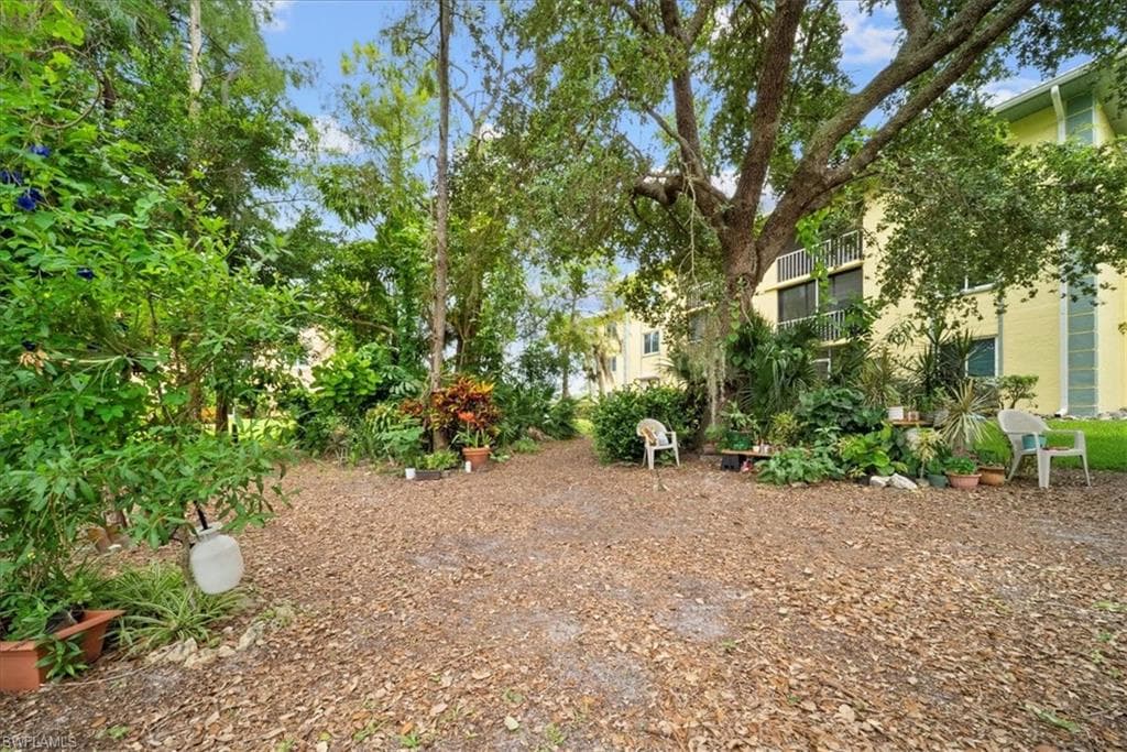 1001 Foxfire Ln 102, Naples, FL 34104-27
