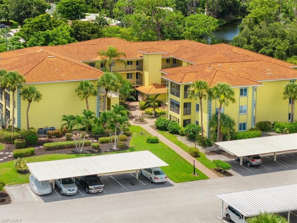 1001 Foxfire Ln 102, Naples, FL 34104-3