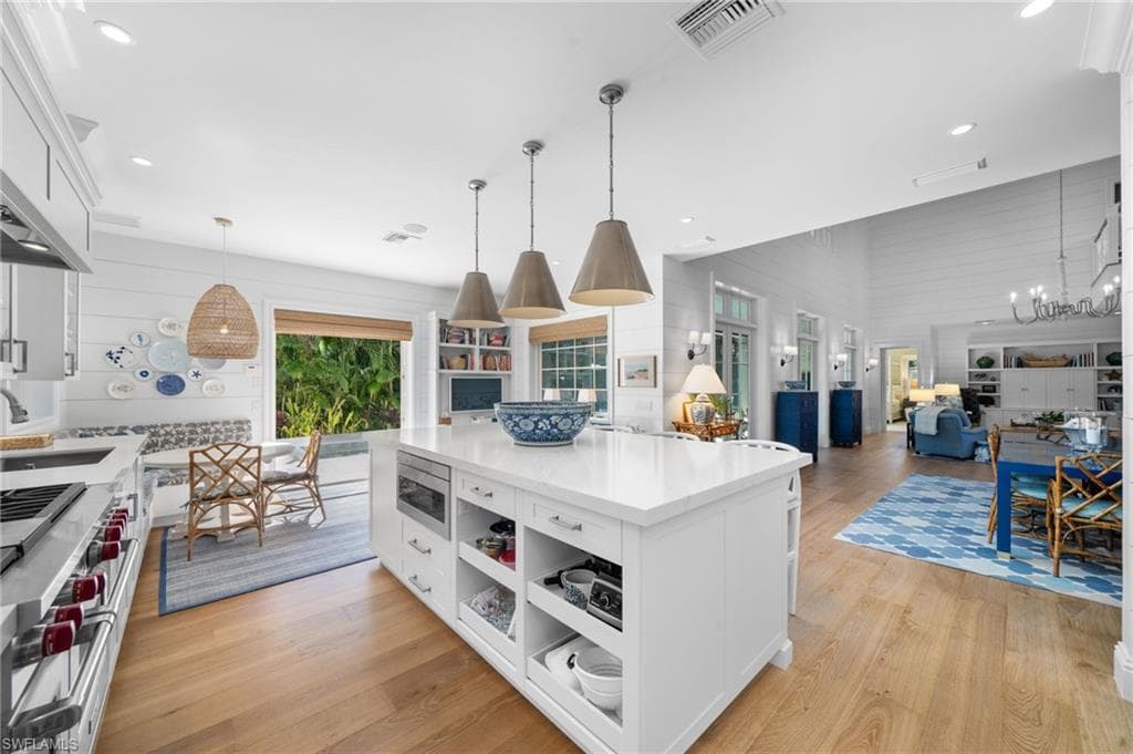 390 Windward Way, Naples, FL 34103-18