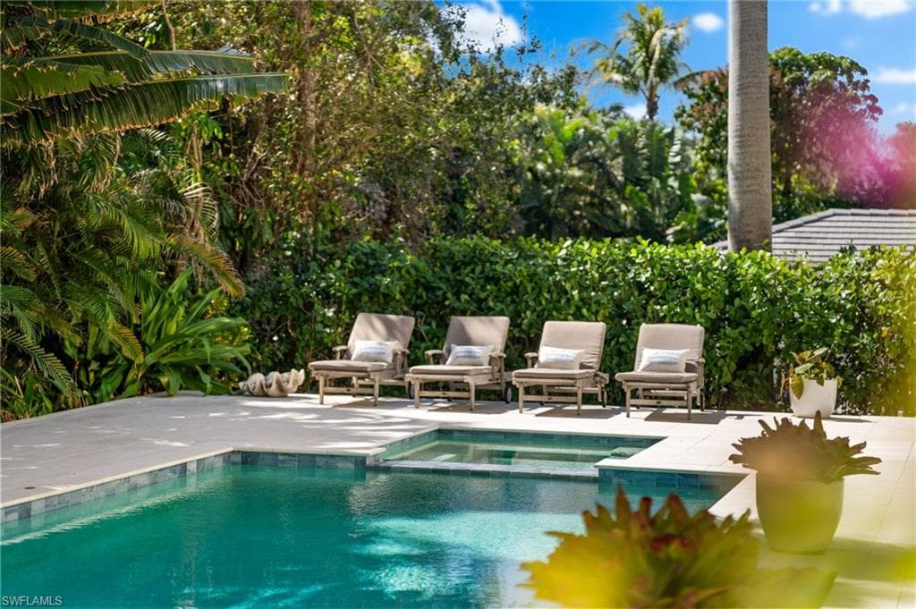 390 Windward Way, Naples, FL 34103-5