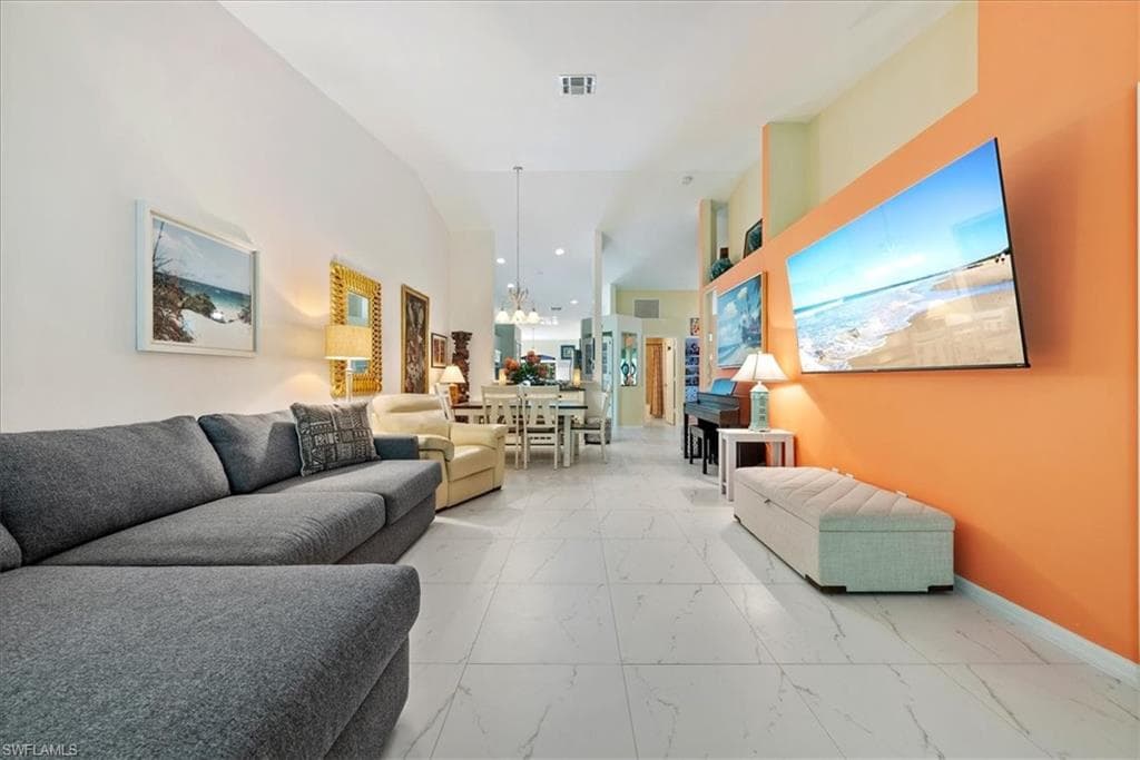 5485 Whitten Dr, Naples, FL 34104-11