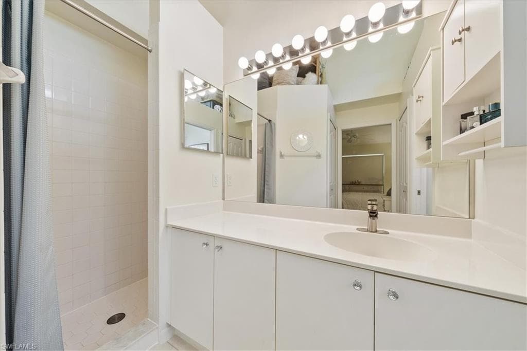 5485 Whitten Dr, Naples, FL 34104-20