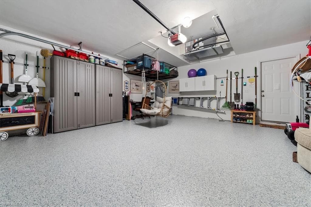 5485 Whitten Dr, Naples, FL 34104-30