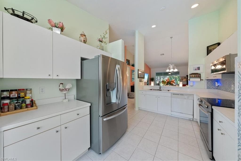 5485 Whitten Dr, Naples, FL 34104-4